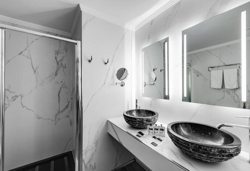 수피리어 스위트, Zouk