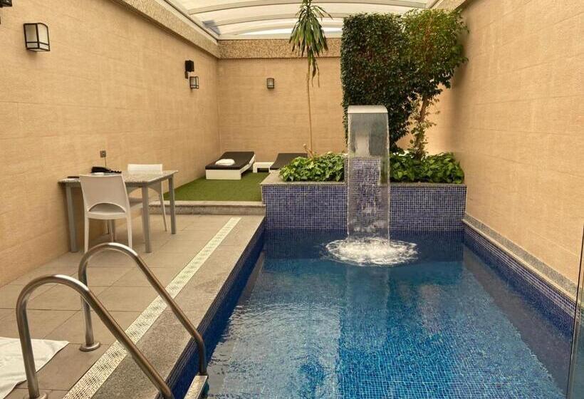 이그제큐티브 스위트, Zouk