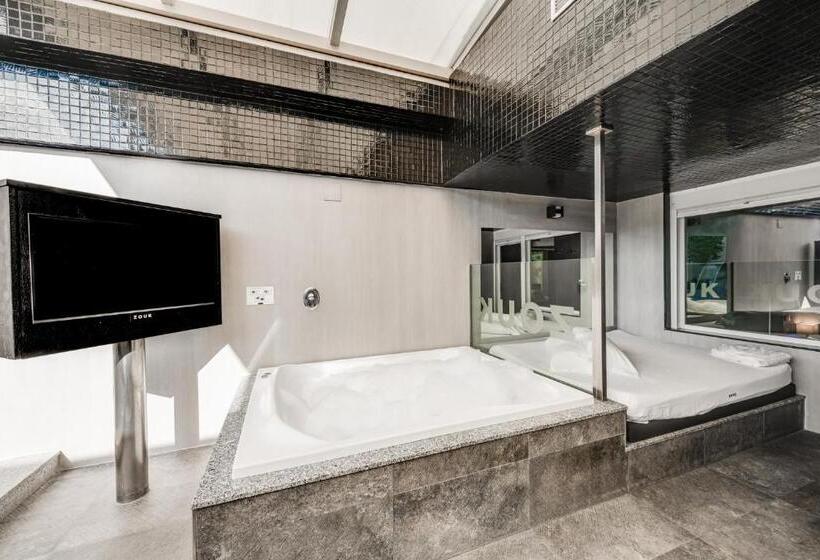 수피리어 스위트, Zouk