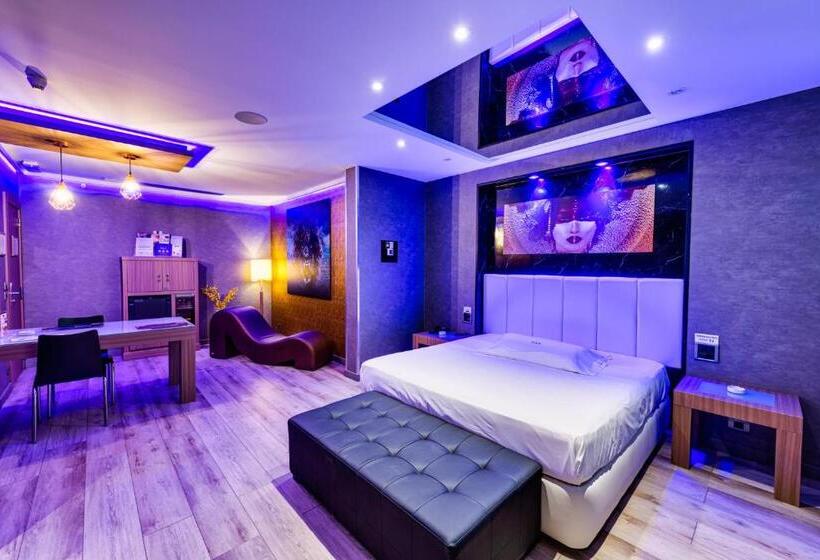 수피리어 스위트, Zouk