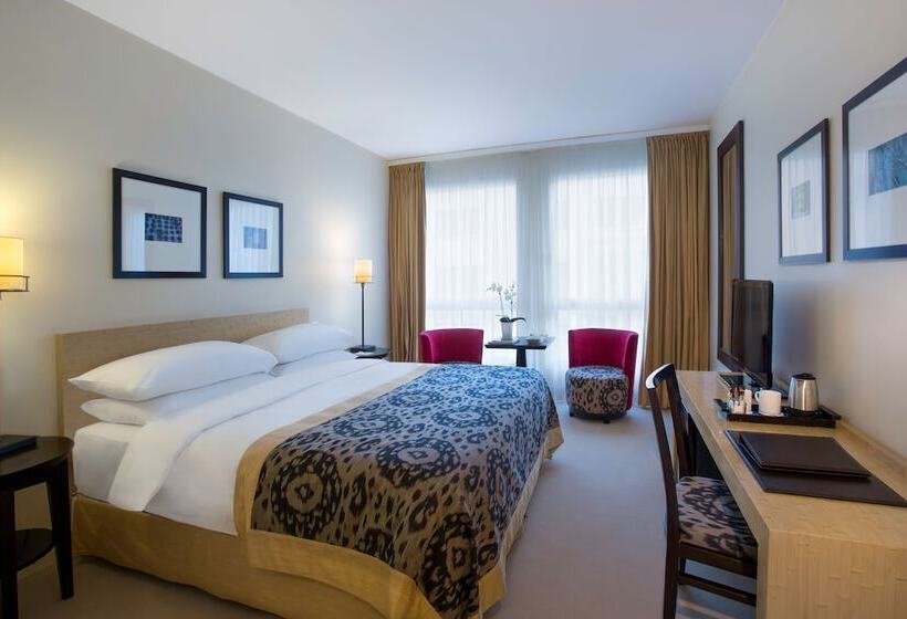 اتاق استاندارد, Jade Manotel