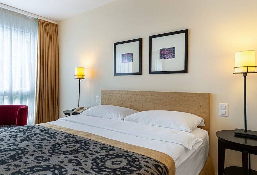 اتاق استاندارد با چشمانداز باغ, Jade Manotel