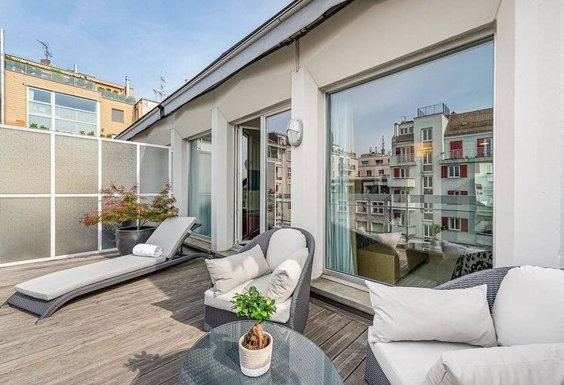 سوییت جونیور, Jade Manotel