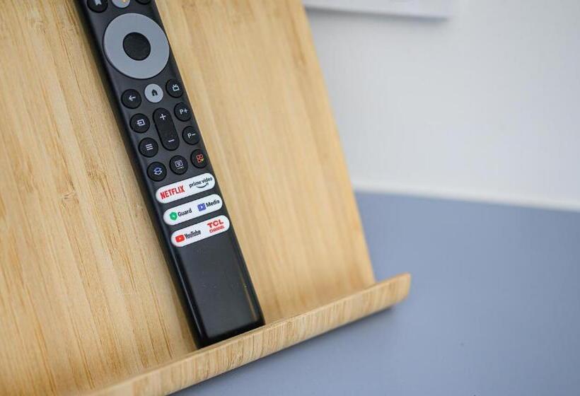 デラックスルーム, The Shore Motel Milang