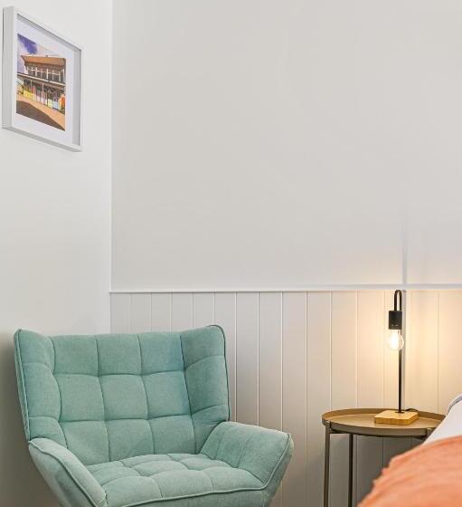 デラックスルーム, The Shore Motel Milang