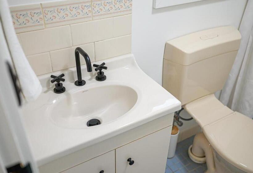 デラックスルーム, The Shore Motel Milang