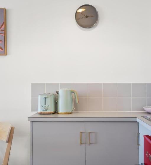 デラックスルーム, The Shore Motel Milang