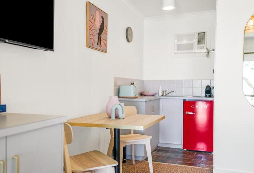 デラックスルーム, The Shore Motel Milang