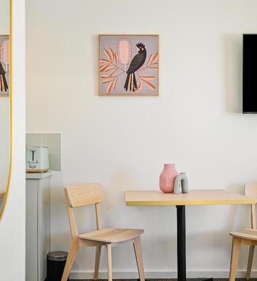 デラックスルーム, The Shore Motel Milang