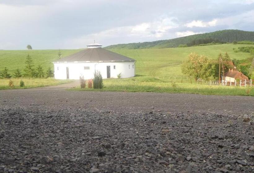 בקתת חדר, Aranyló Vendégház