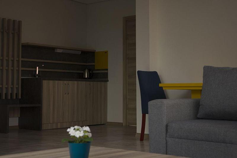 شقة غرفة واحدة, Complex Perpera