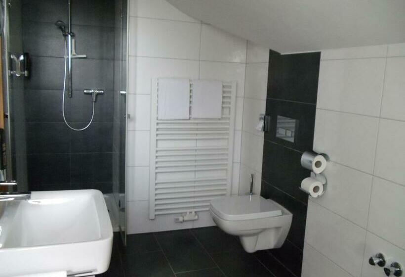 Номер Стандарт с Балконом, Weinhotel Kienle