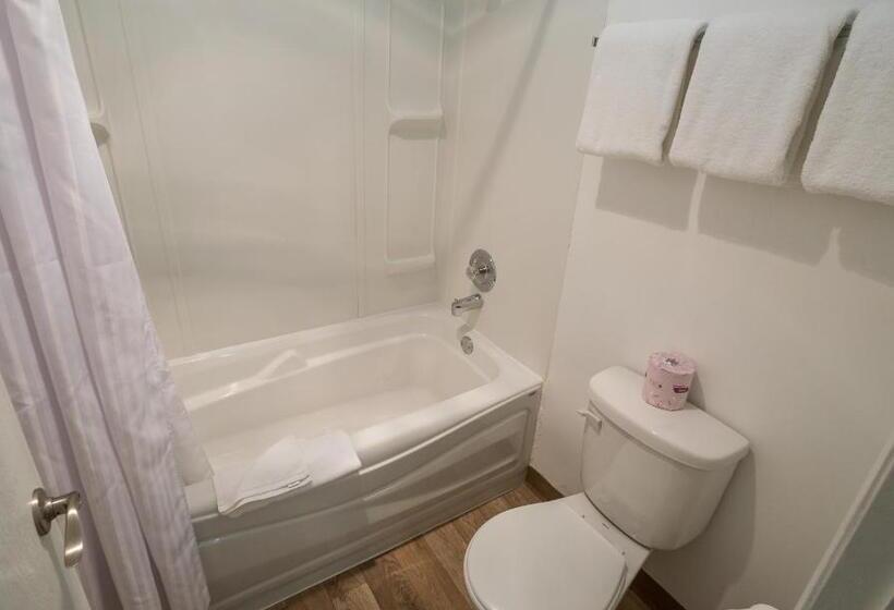 스탠다드 스튜디오, Westwood Motel 100 Mile House