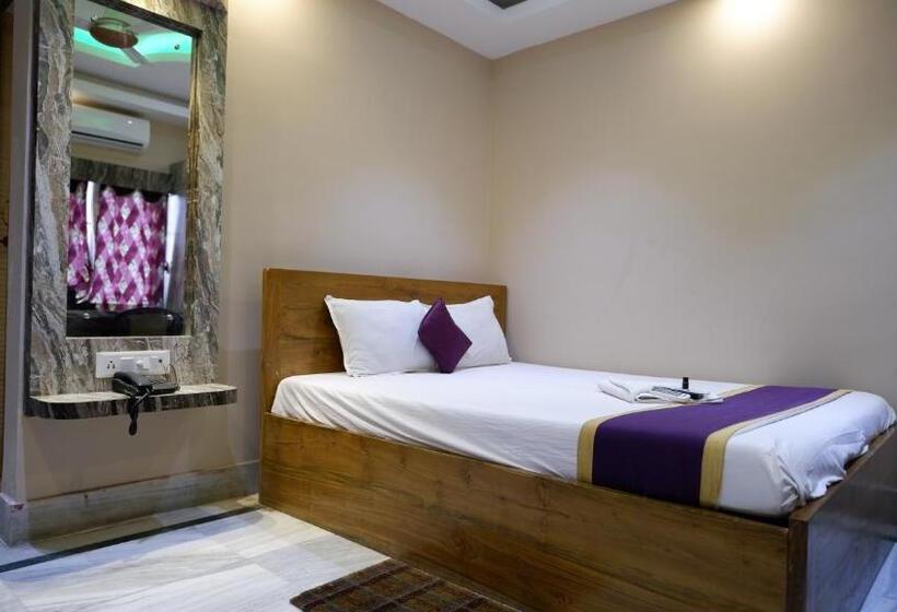 Quarto deluxe, Ananya