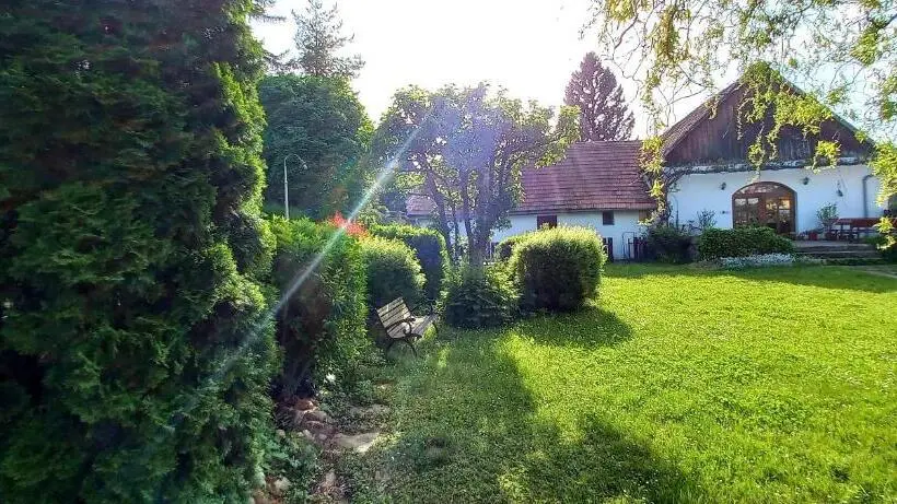 سوییت خانوادگی, Penzion Merlin