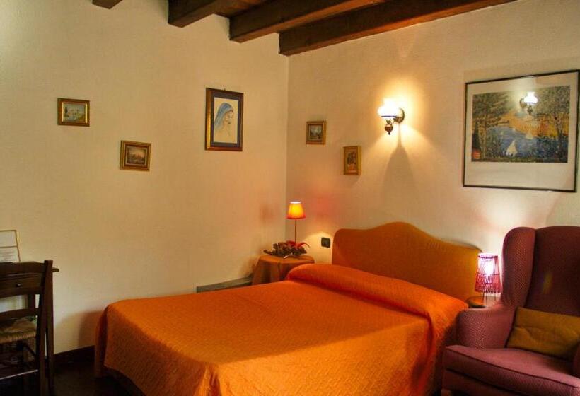 חדר סטנדרט לשלושה, Le Petit Chateau