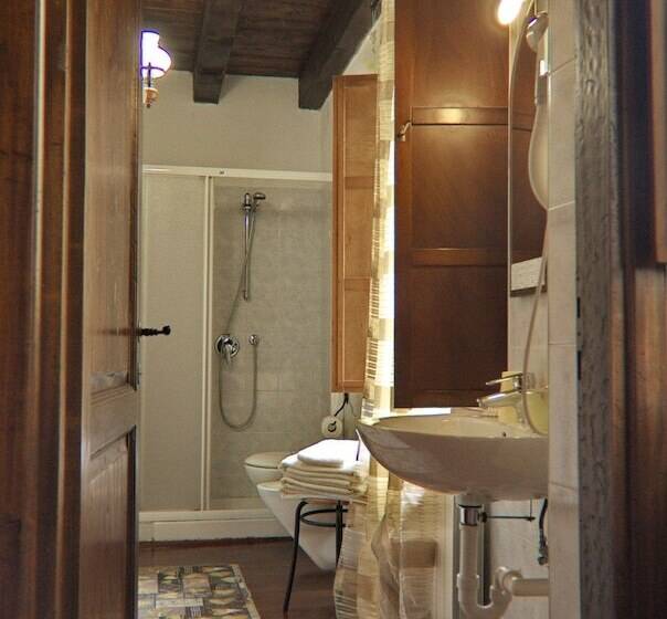 חדר סטנדרט לשלושה, Le Petit Chateau