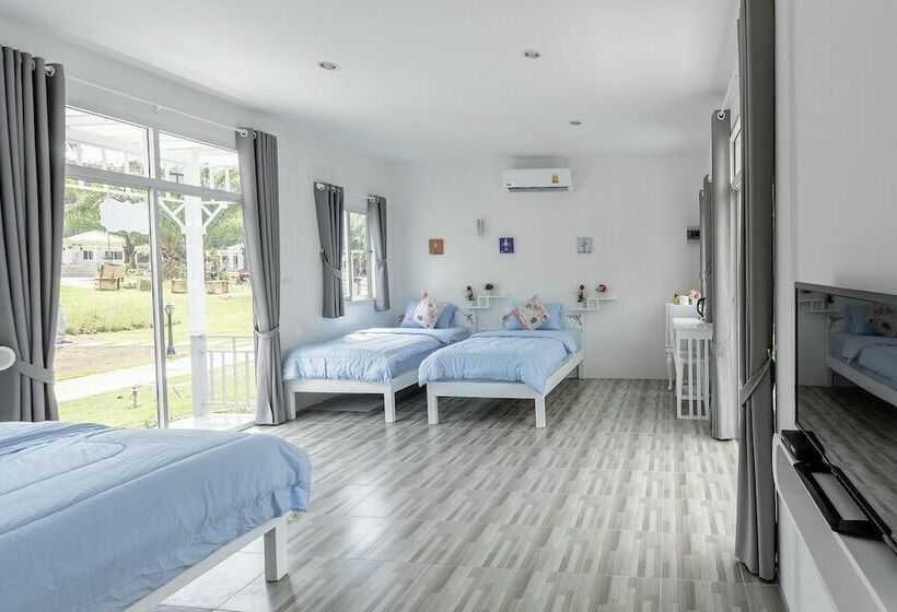 Quarto Familiar, Again At Klongnga Resort