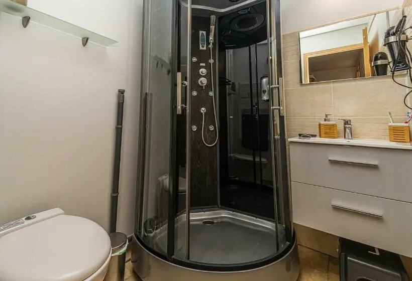 スタンダード4人部屋, Au Château De Villelongue B&b