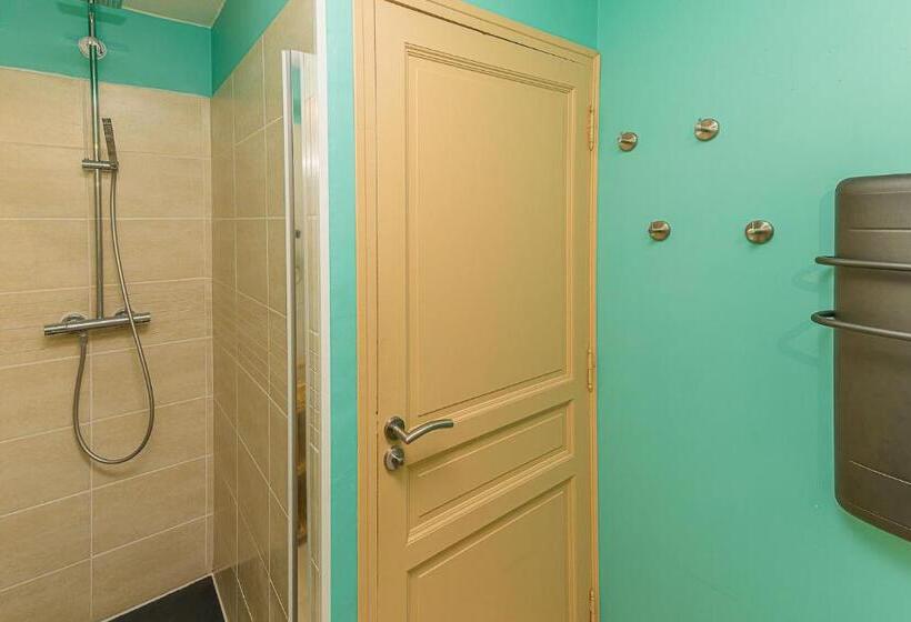 带大床的标准间, Au Château De Villelongue B&b