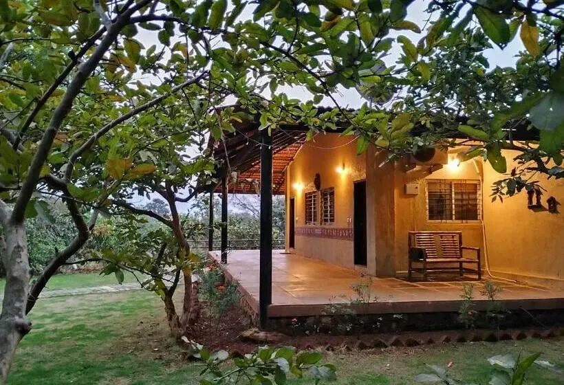 デラックスルーム, Megh Malhar Agro Tourism