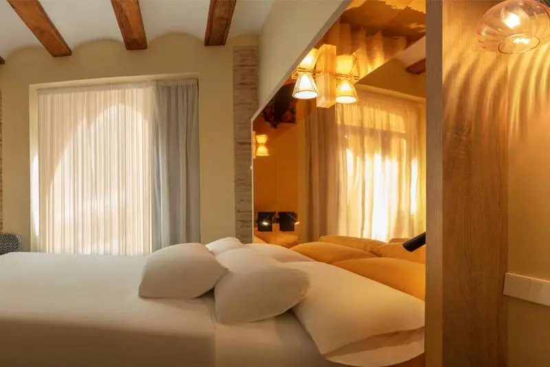اتاق استاندارد, SH Suite Palace