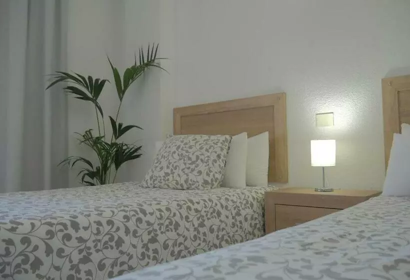استودیوی استاندارد, Piramides Resort