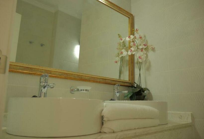 استودیوی استاندارد, Apartamentos Piramides