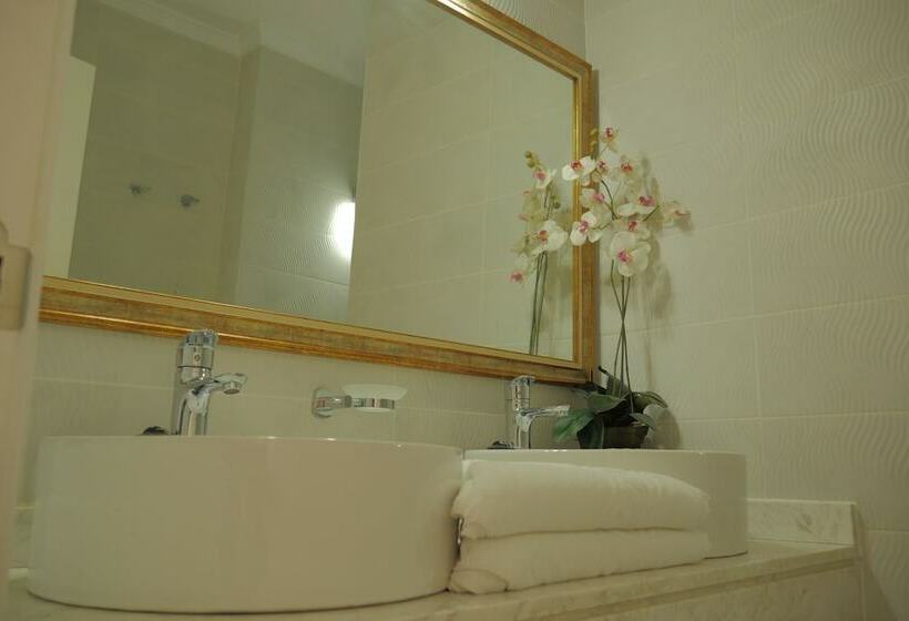 استودیوی استاندارد, Apartamentos Piramides