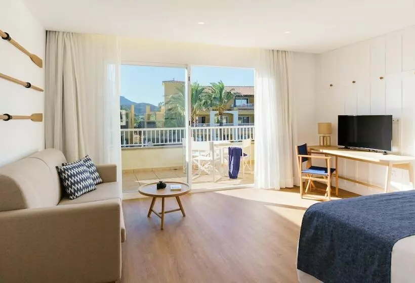 سوییت جونیور, Club Del Sol Resort & Spa