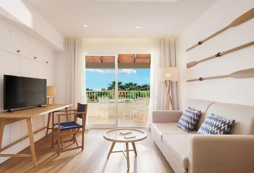 سوییت جونیور, Club Del Sol Resort & Spa