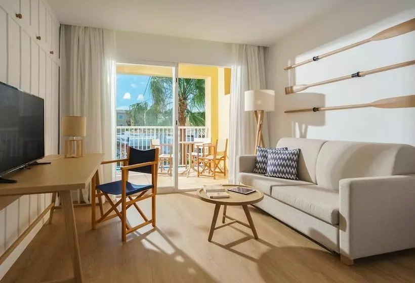 سوییت جونیور, Club Del Sol Resort & Spa