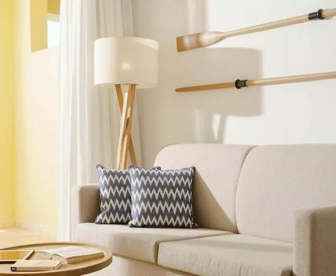 سوییت جونیور, Club Del Sol Resort & Spa