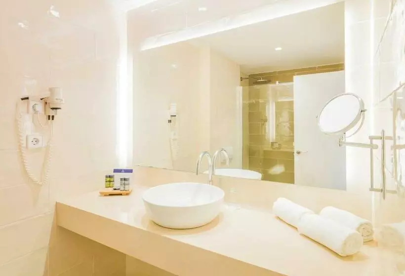 سوئیت پریمیوم, Club Del Sol Resort & Spa