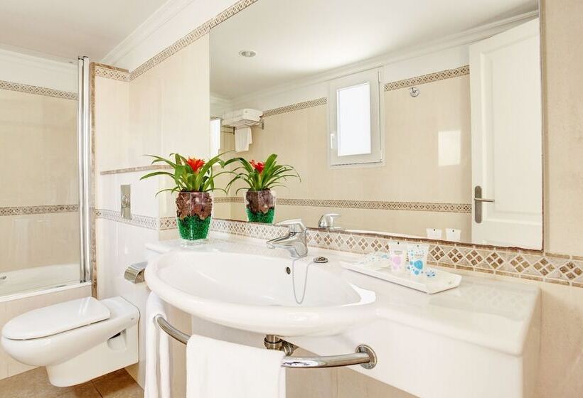 شقة غرفتين نوم إطلالة جانبية على البحر, Grupotel Tamariscos