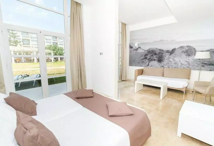 سوییت جونیور, Zafiro Alzinar Mar- Adults Only