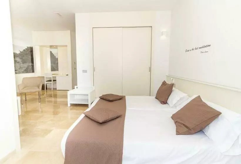 سوییت جونیور, Zafiro Alzinar Mar- Adults Only