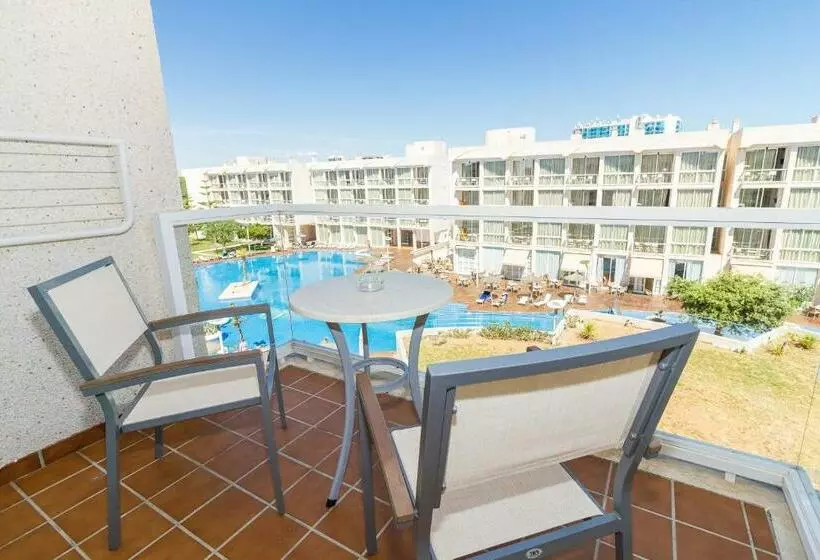 سوییت جونیور, Zafiro Alzinar Mar- Adults Only
