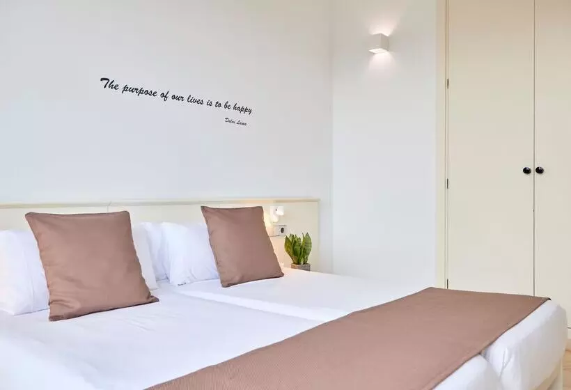 سوییت جونیور, Zafiro Alzinar Mar- Adults Only