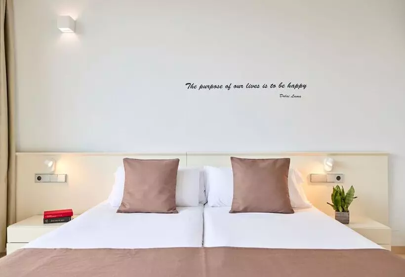 سوییت جونیور, Zafiro Alzinar Mar- Adults Only