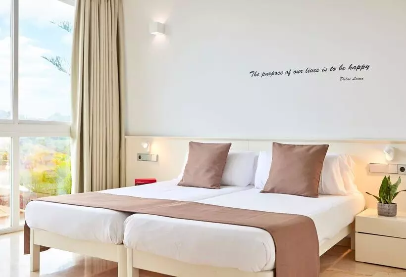 سوییت جونیور, Zafiro Alzinar Mar- Adults Only