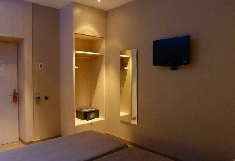 Номер Стандарт Трехместный, Barcelona House