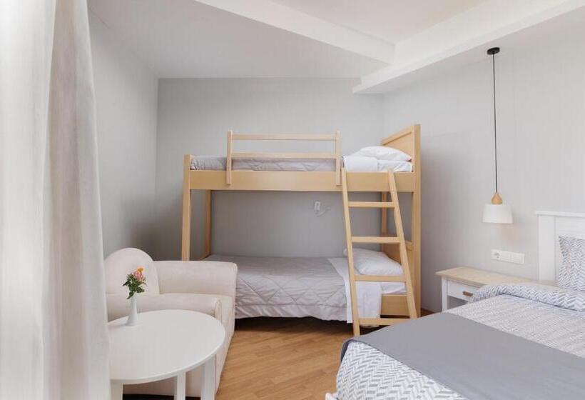 サイドシービューファミリールーム, Elea Beach