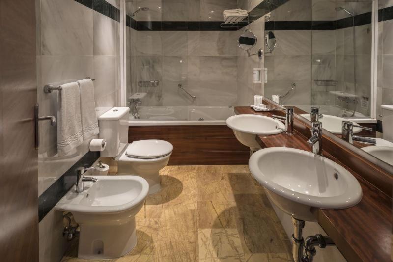 غرفة قياسية, Seth Port Ciutadella