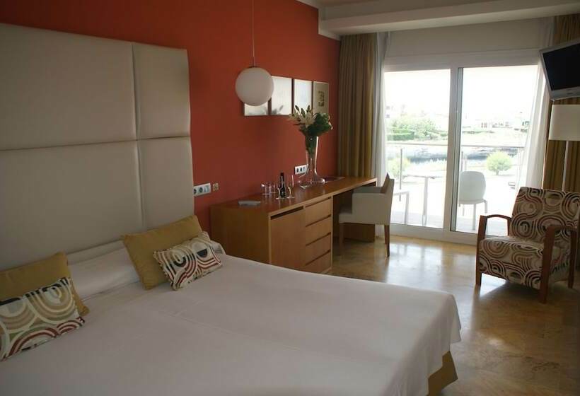 غرفة قياسية مطلّة علي البحر, Seth Port Ciutadella