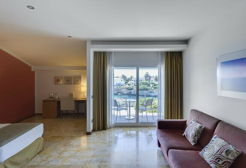 Junior Suite, Seth Port Ciutadella