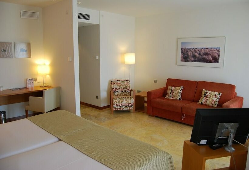 جناح جونيور, Seth Port Ciutadella