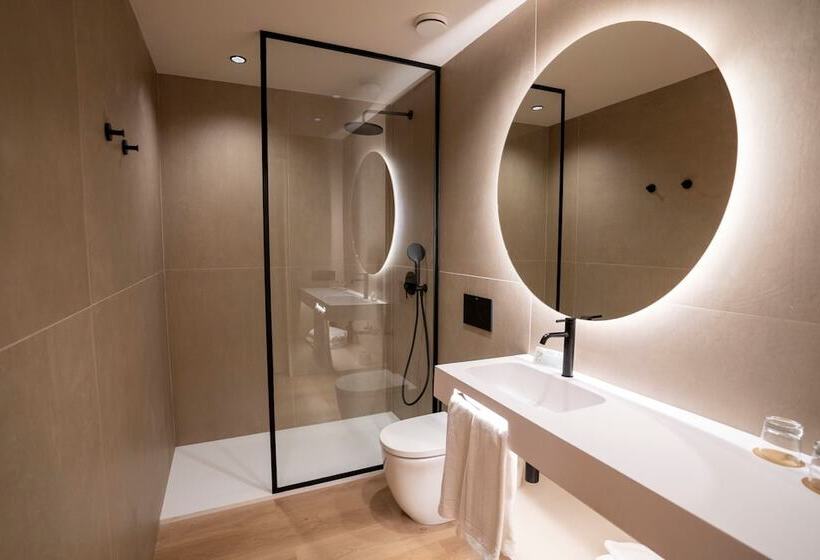 غرفة قياسية, Seth Port Ciutadella