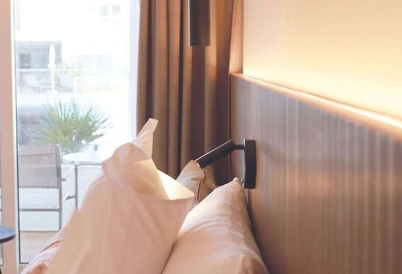 غرفة قياسية, Seth Port Ciutadella