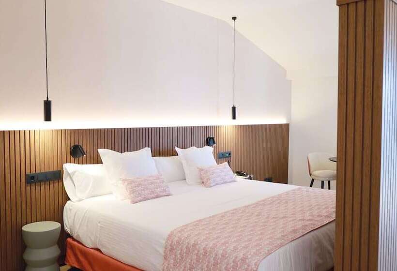 غرفة قياسية, Seth Port Ciutadella